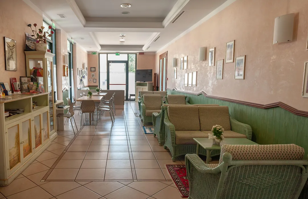 Hotel Mondial-1