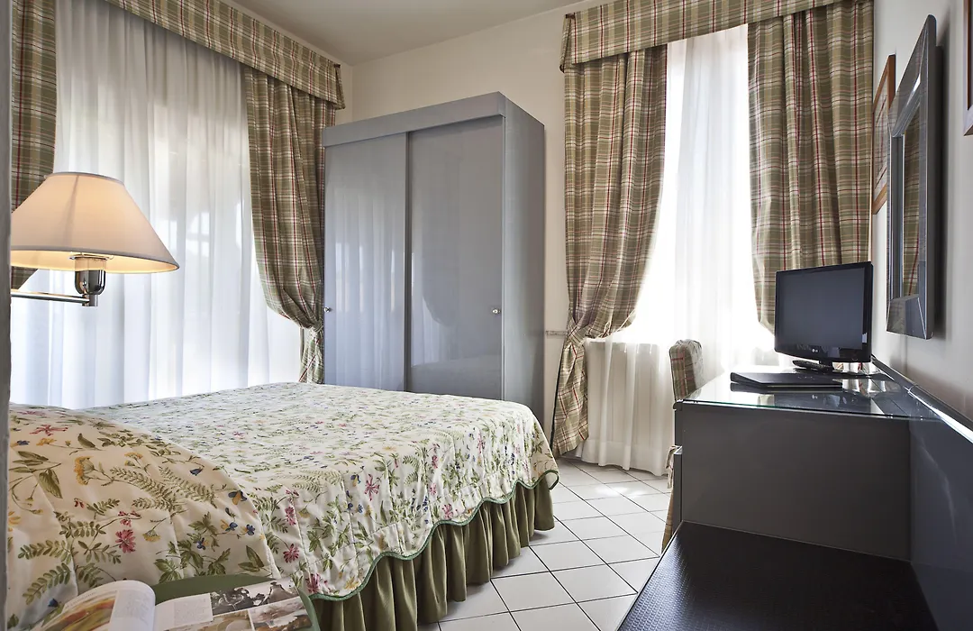 Hotel Italia-1