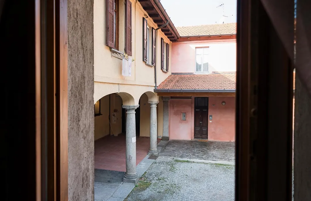 La Corte Rooms And Home Restaurant - Free Parking - 10 Minutes To The Lake And Centre-1