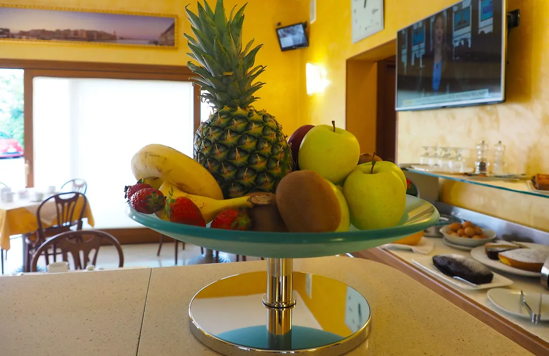 Hotel Cris-1