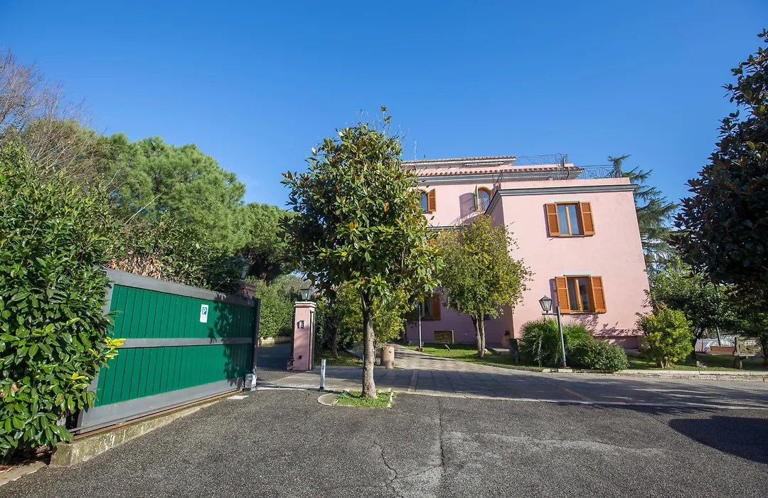 Hotel Arco Di Travertino-1
