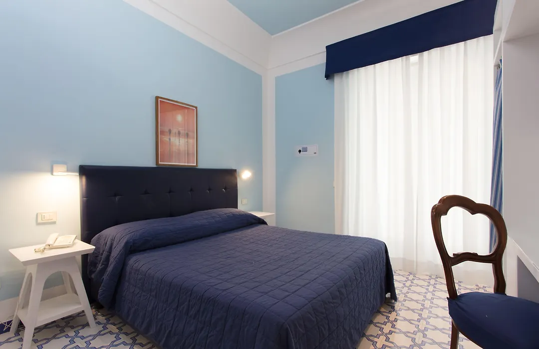 Hotel Mignon Meuble-1