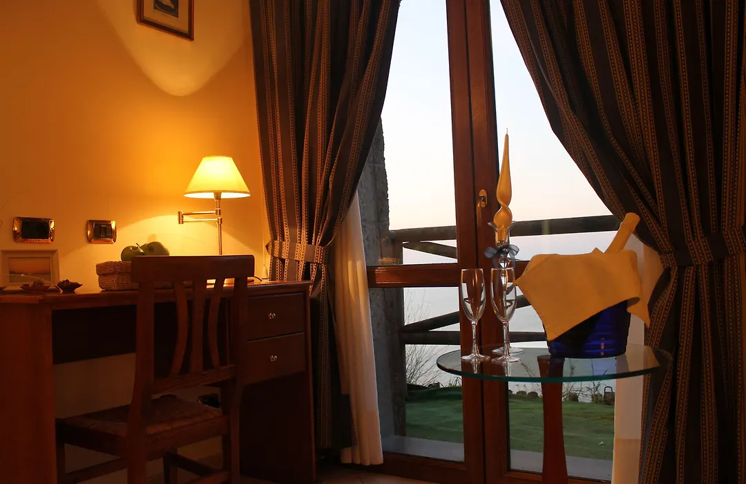 Hr Hotel & Spa-1