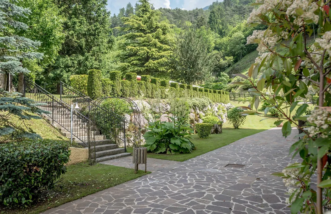 Good Life Hotel Garden-1