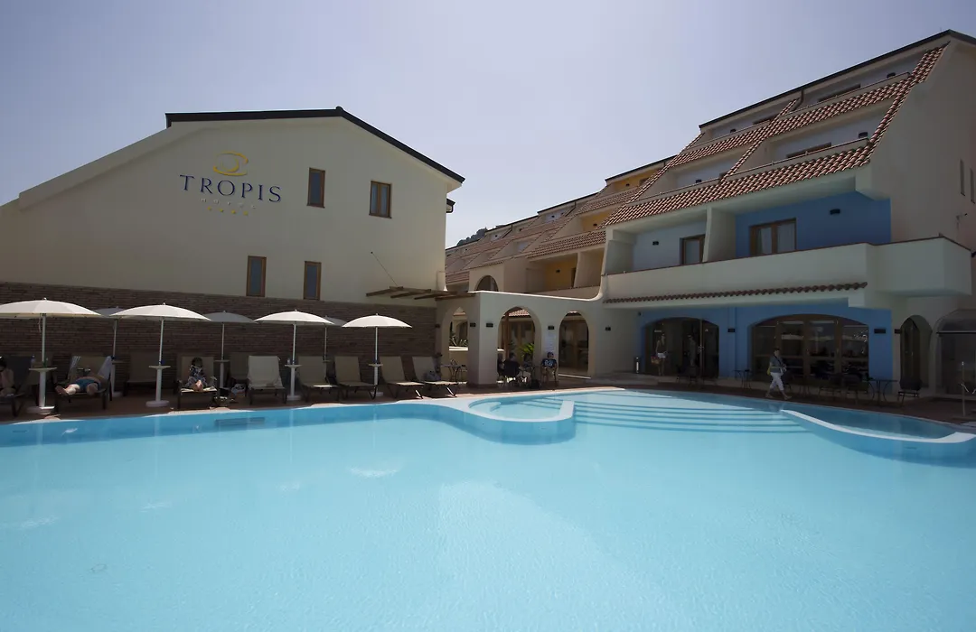 Tropis Hotel-1