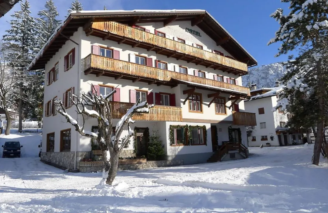 Hotel Bellaria - Cortina D'Ampezzo - Parking-1