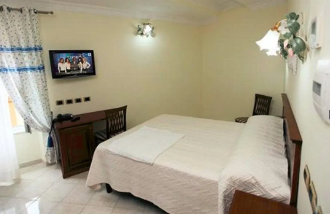 Hotel De Monti-1