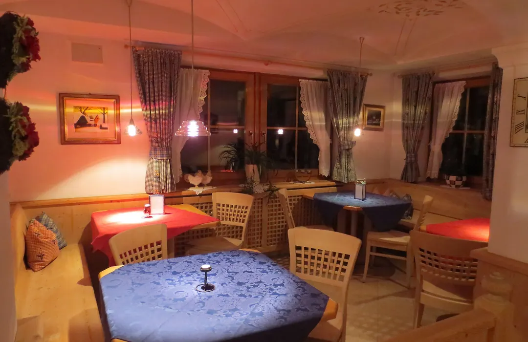 Hotel Ciasa Ai Pini-1