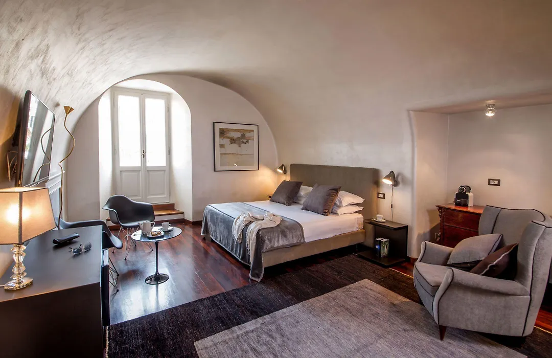 Palazzo De Cupis - Suites And View-1
