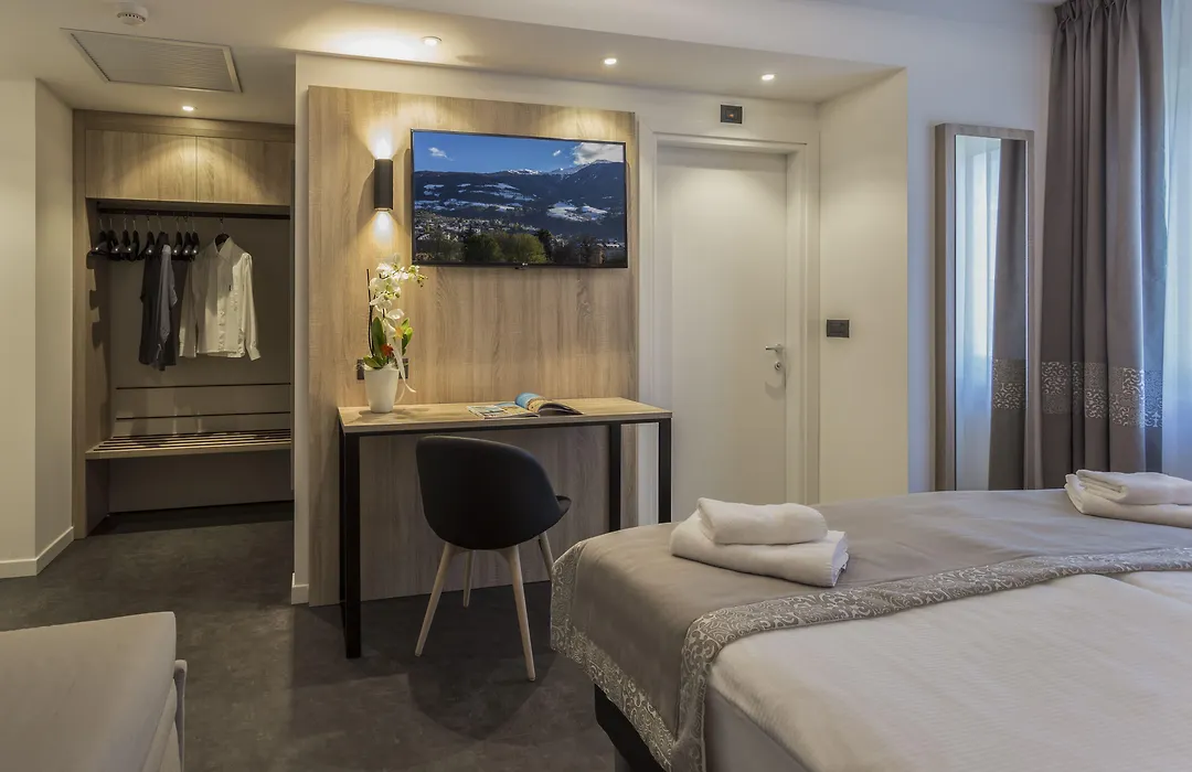 Tourist Hotel-1