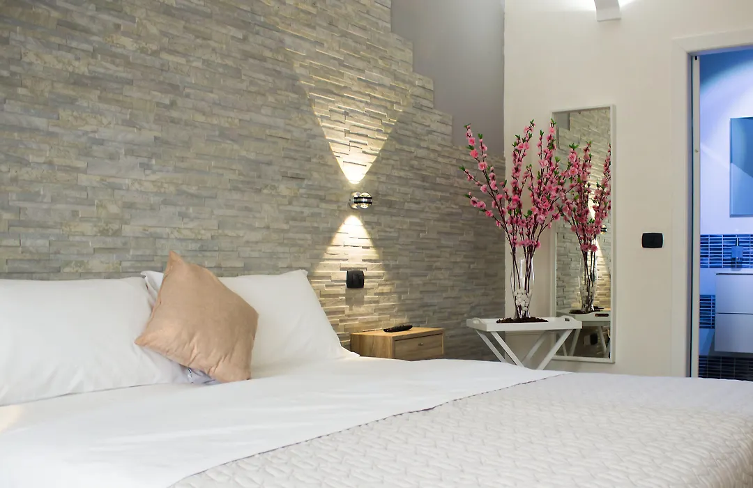 Aurelia Rooms-1