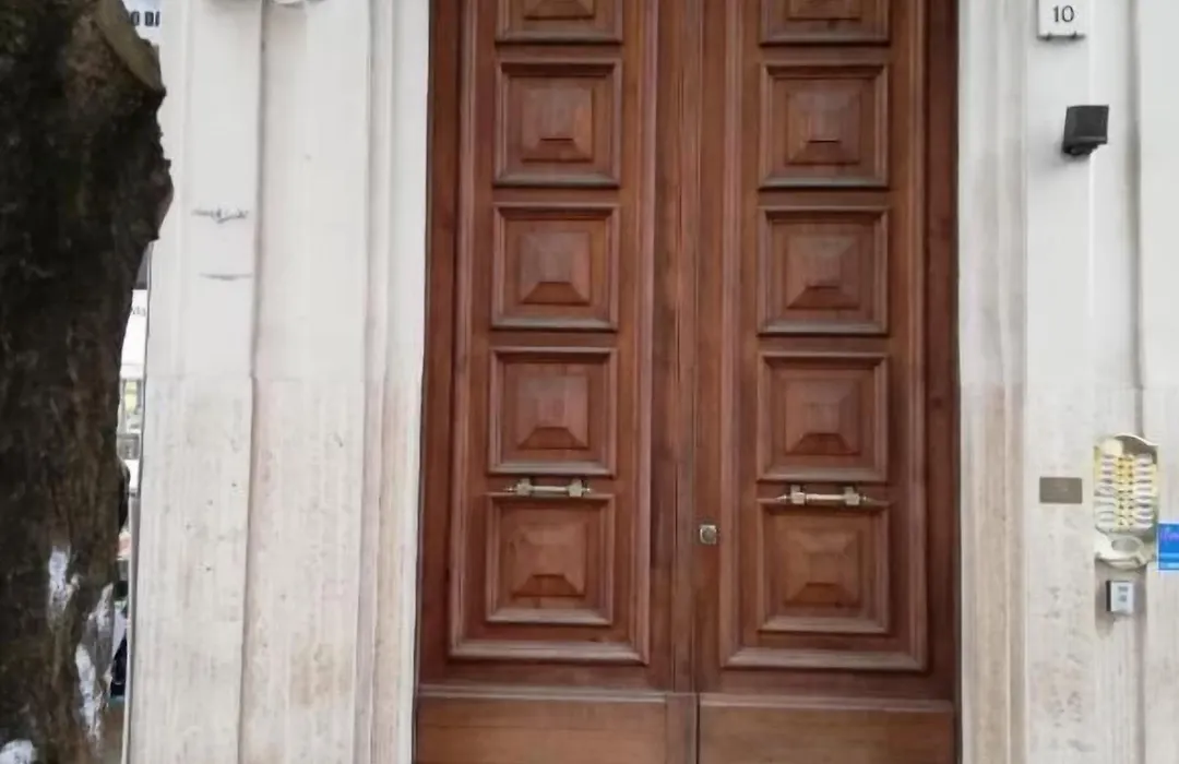 Landlord In Trastevere-1