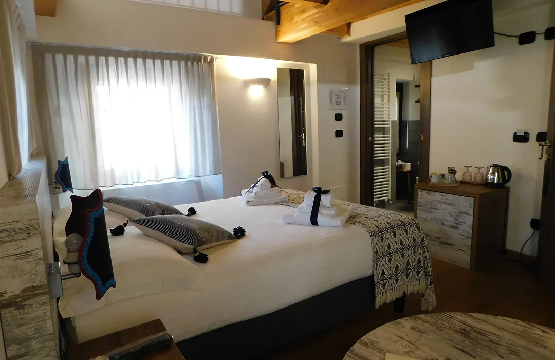Nicomat Rooms-1