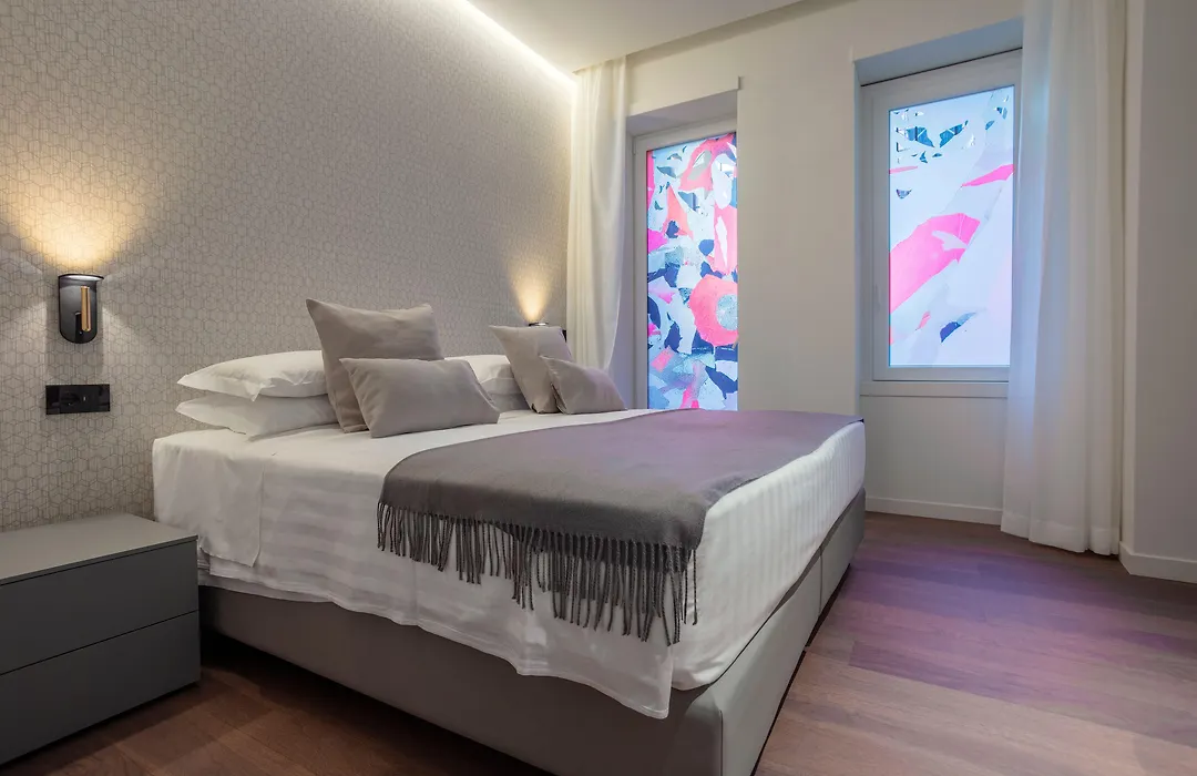 Sant'Ambrogio Apartments, Reception H24-1