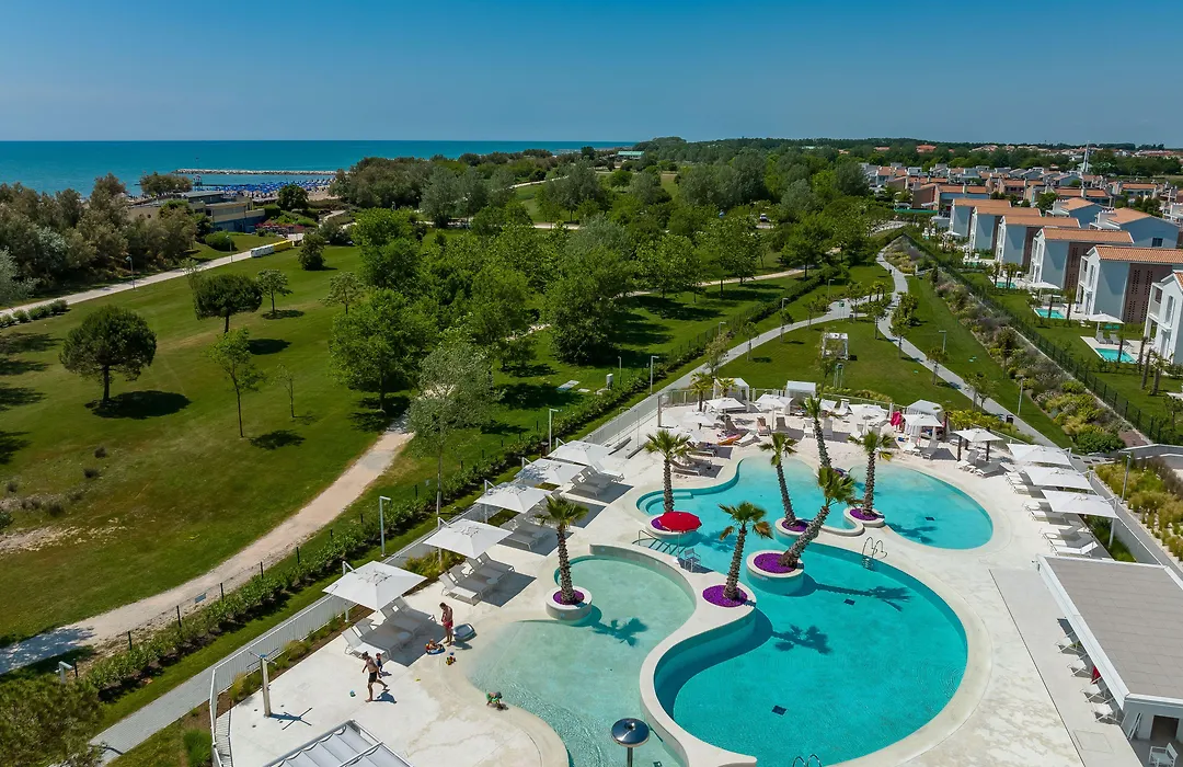 Pareus Beach Resort-1