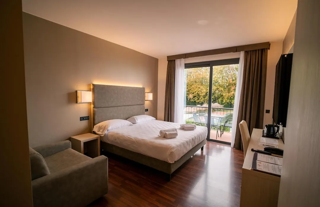 Yachting Hotel Mistral-1