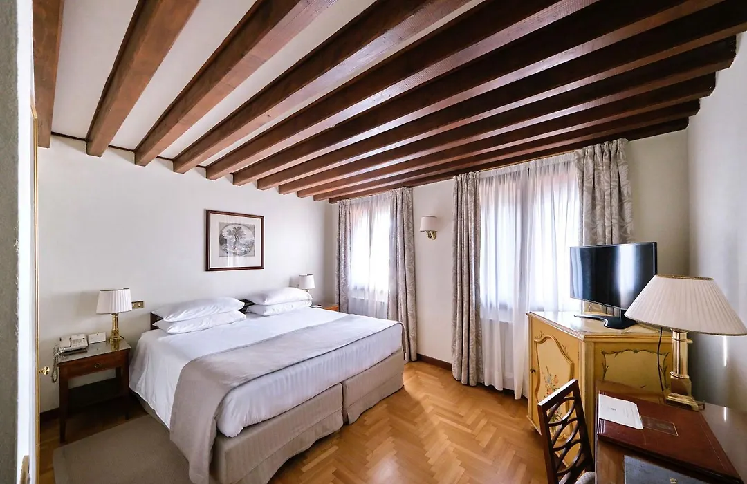 Hotel Villa Cipriani-1