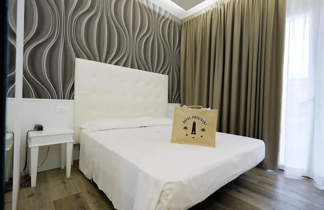Hotel President-1