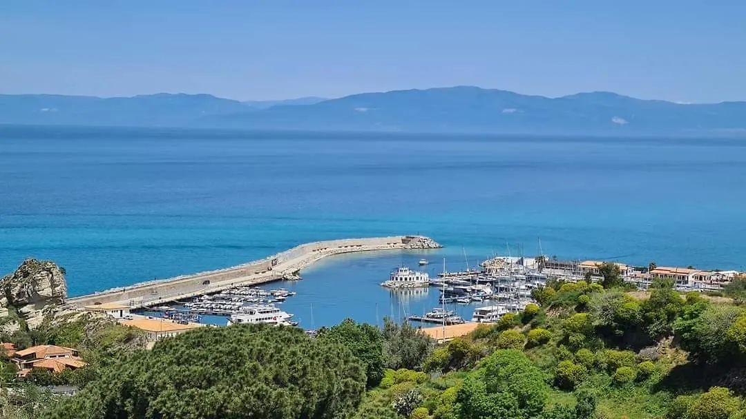 Vacanze Bellavista Tropea Apartment Or Suites-1