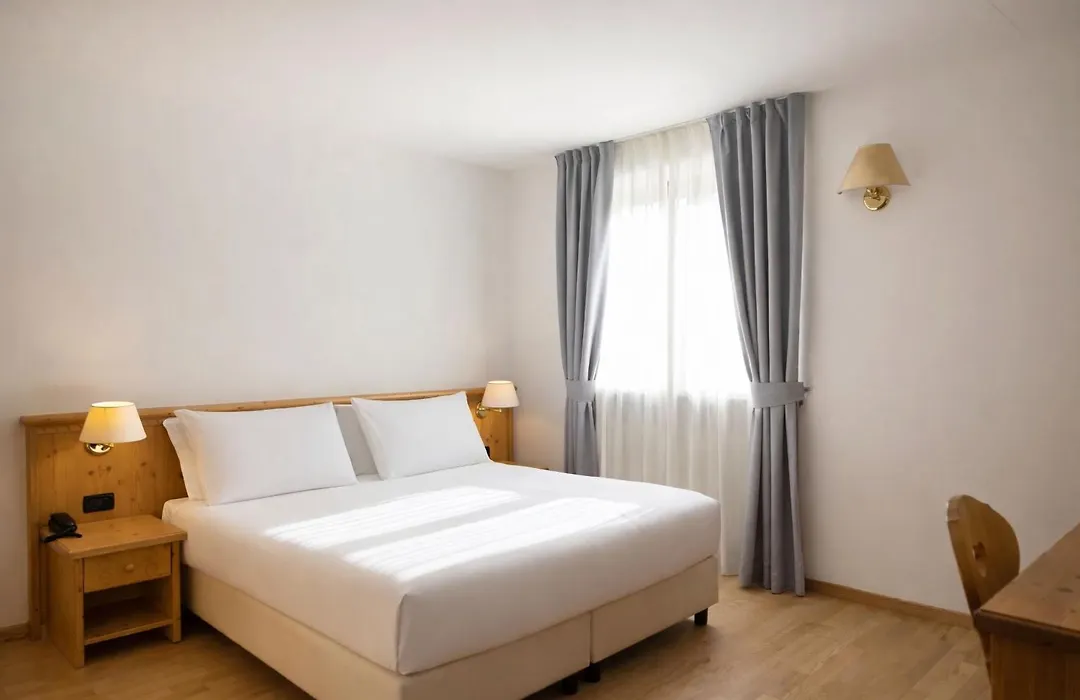 Golf Hotel-1