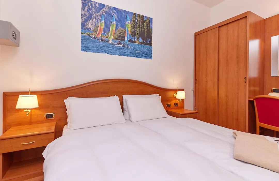 Beach Hotel Rosa-1