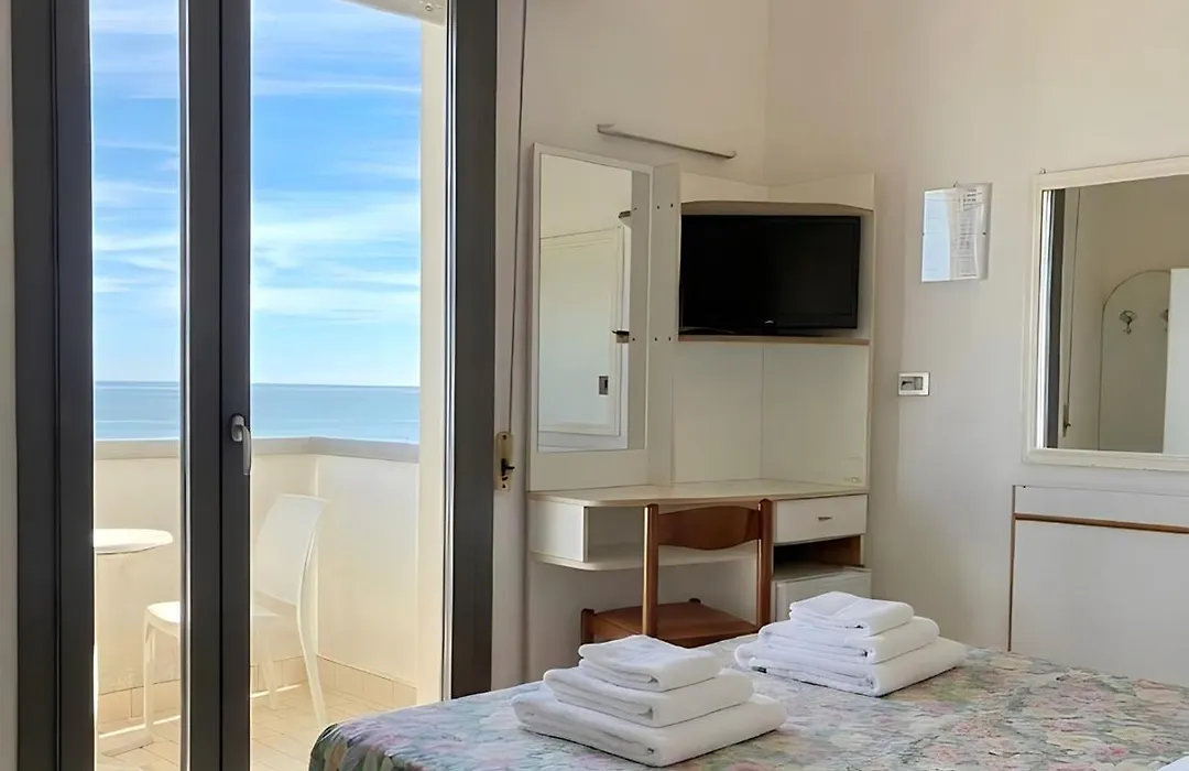 Hotel Columbia Frontemare-1