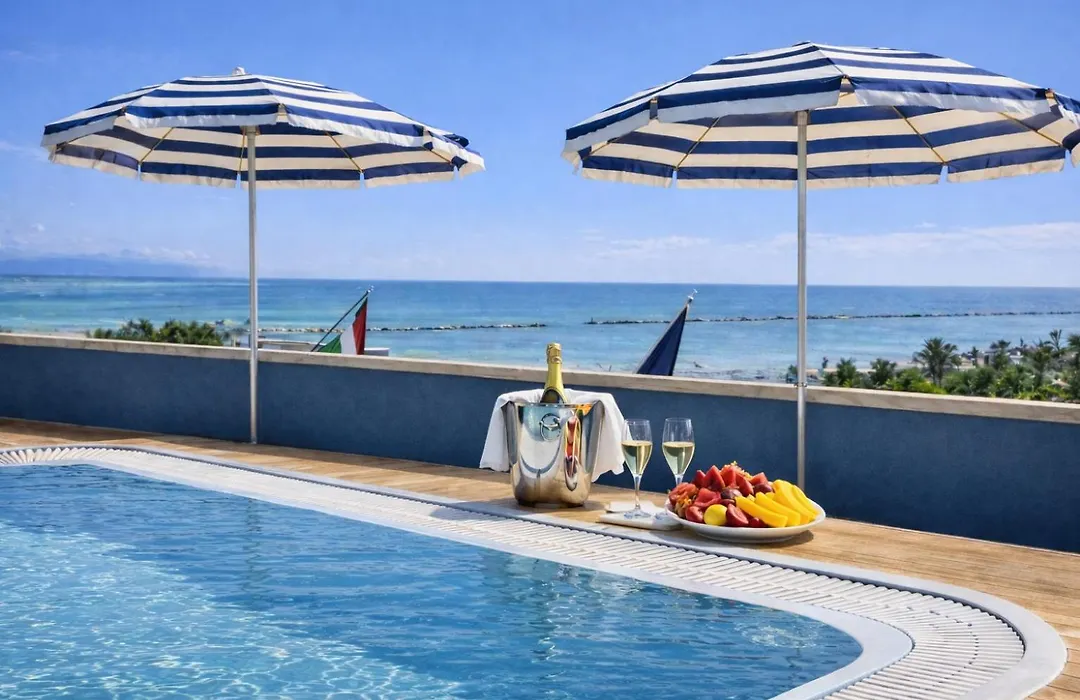 Hotel Holiday-1