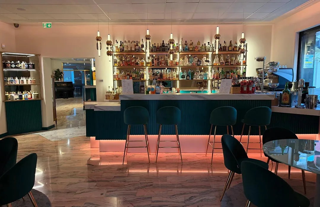 Green Park Hotel-1
