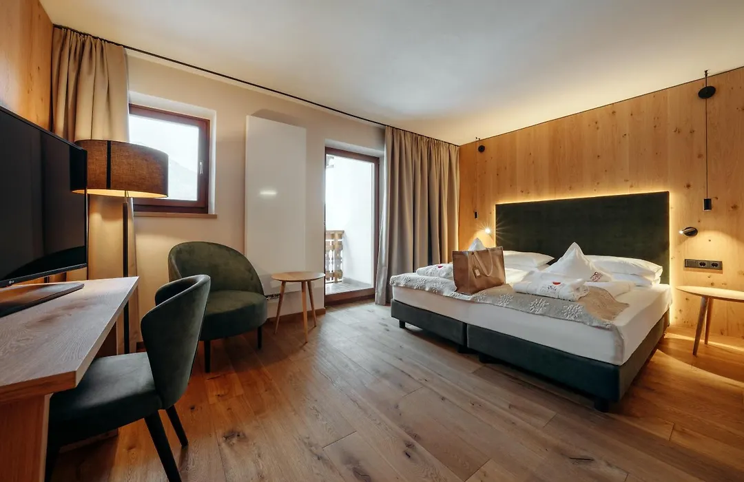 Alpin&Vital Hotel La Perla-1