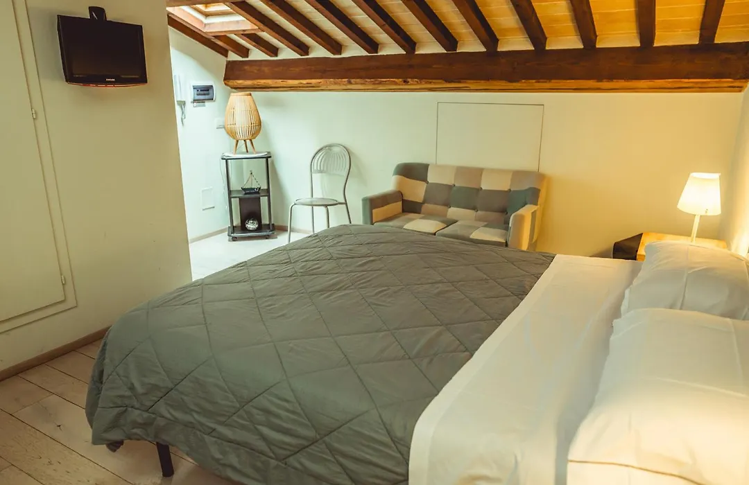 Guesthouse Via Di Gracciano - Adults Only-1