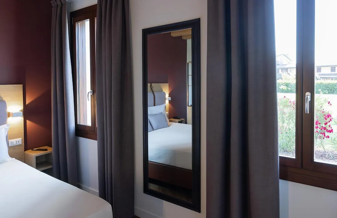 Hotel Venice Resort Airport-1
