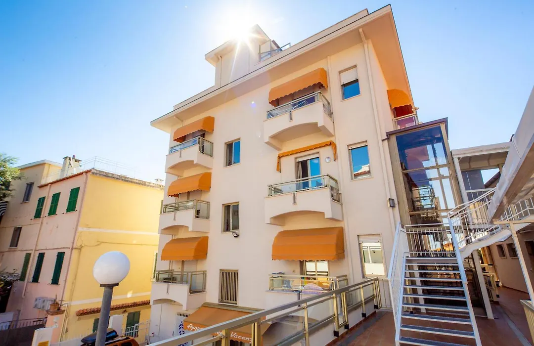 Residence Dei Due Porti-1