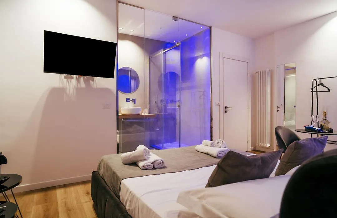 Four Luxury Suite-1