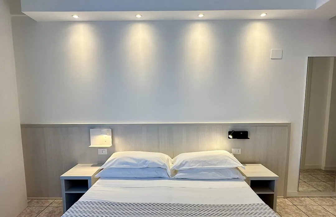 Hotel Nizza Frontemare Superior 3 Stelle-1