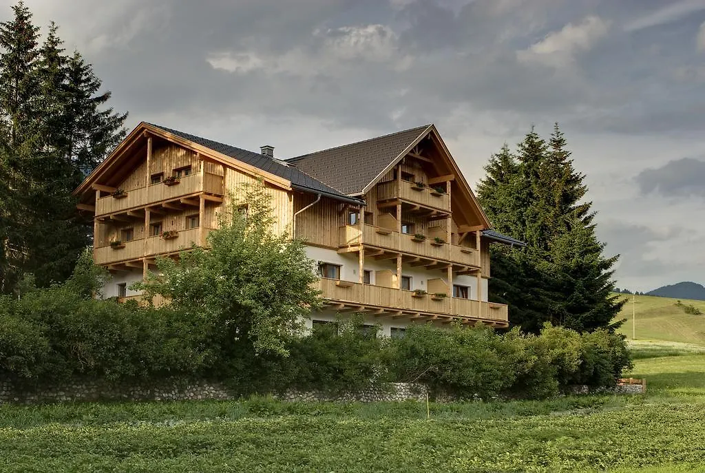 Garni Appartments Helvetia-1