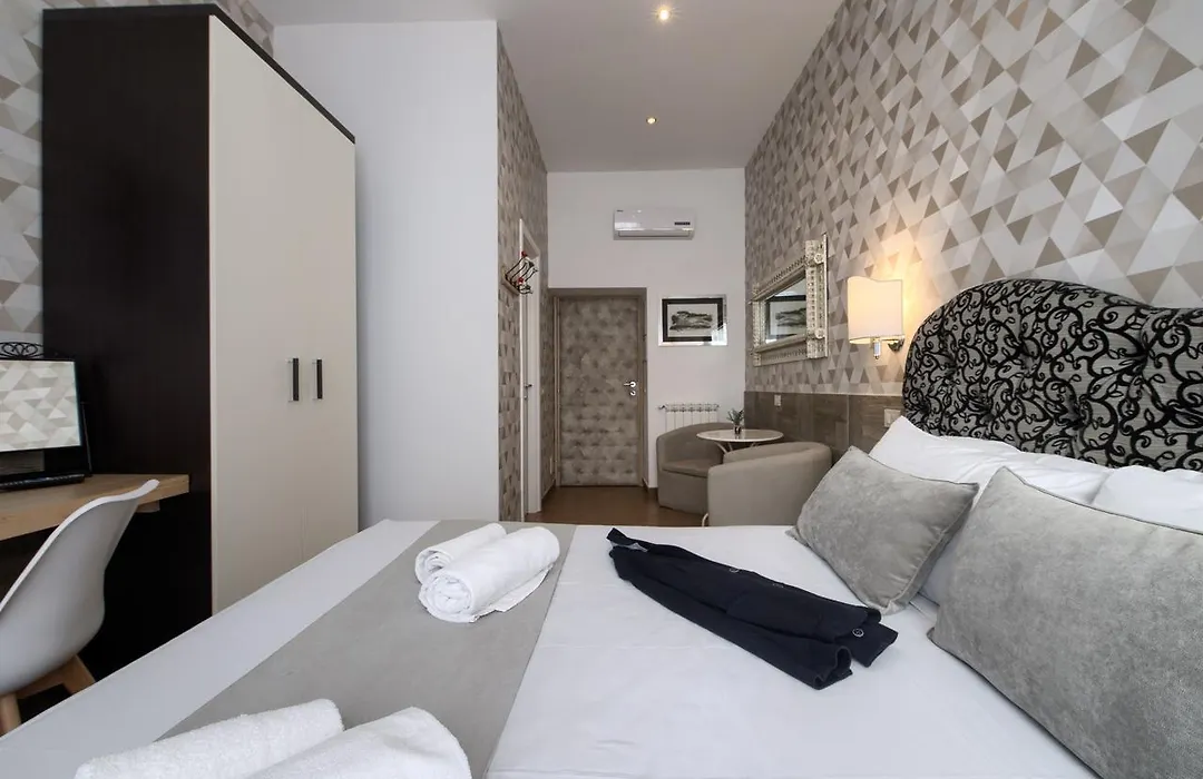 Domus Pietro Inn-1