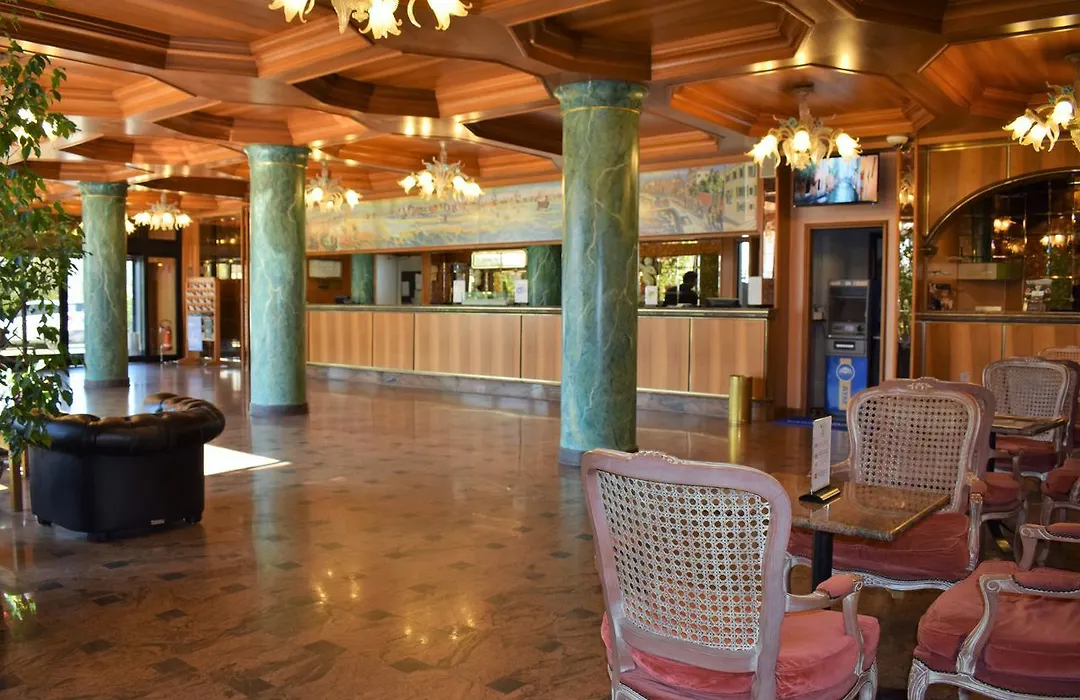 Russott Hotel-1