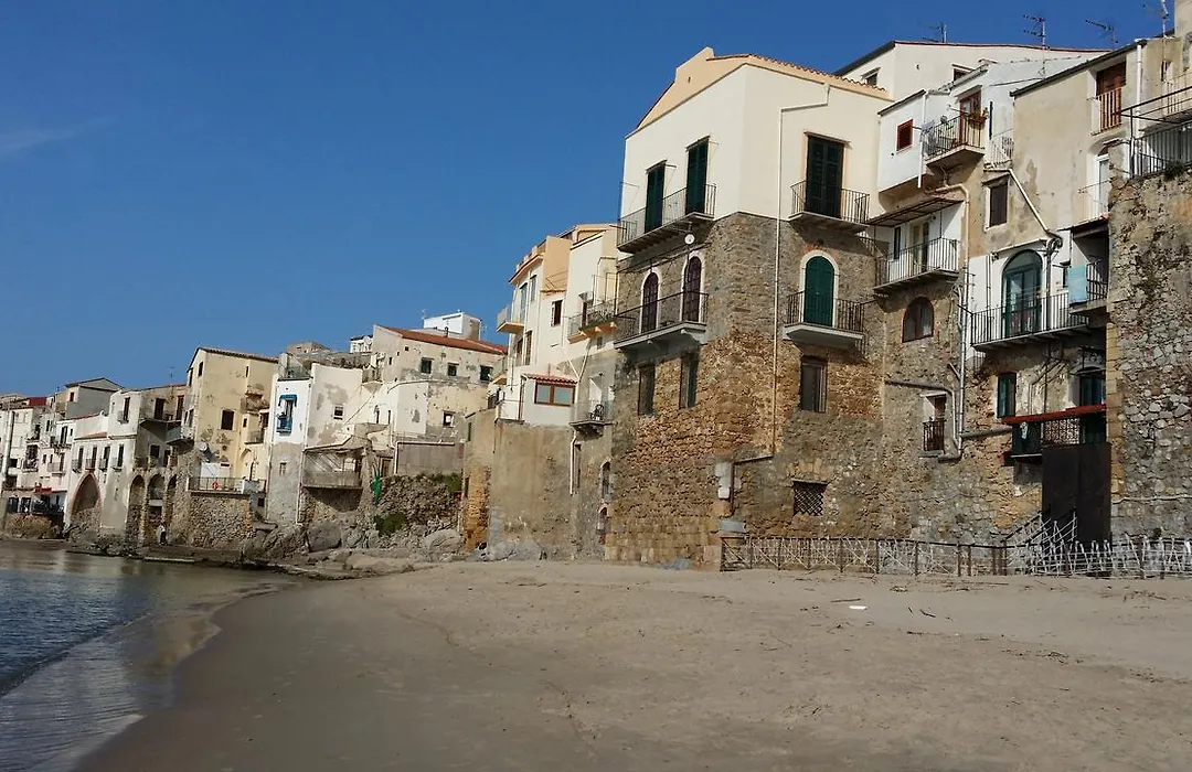 Balcone sulla spiaggia-1