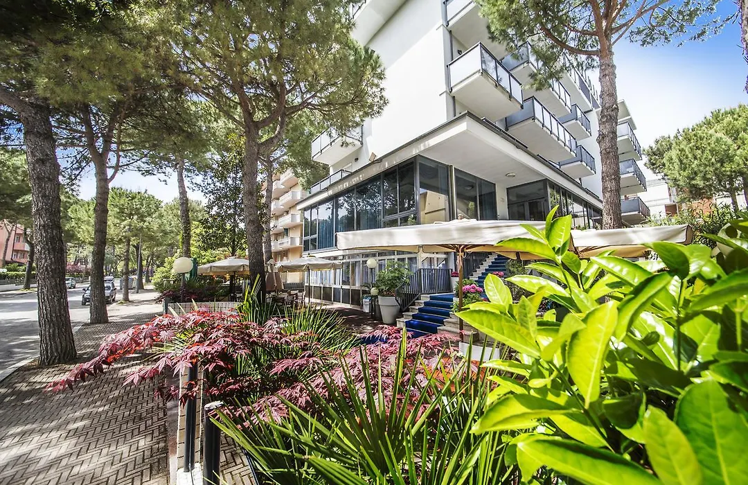 Renzo Hotel-1