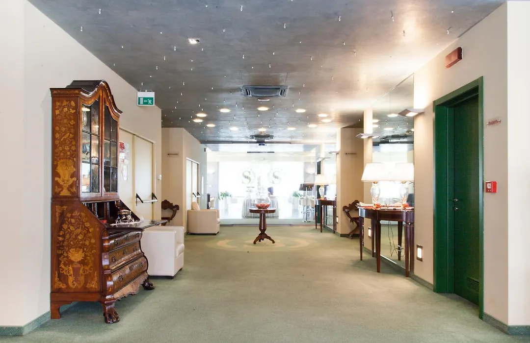 Hotel Senator-1