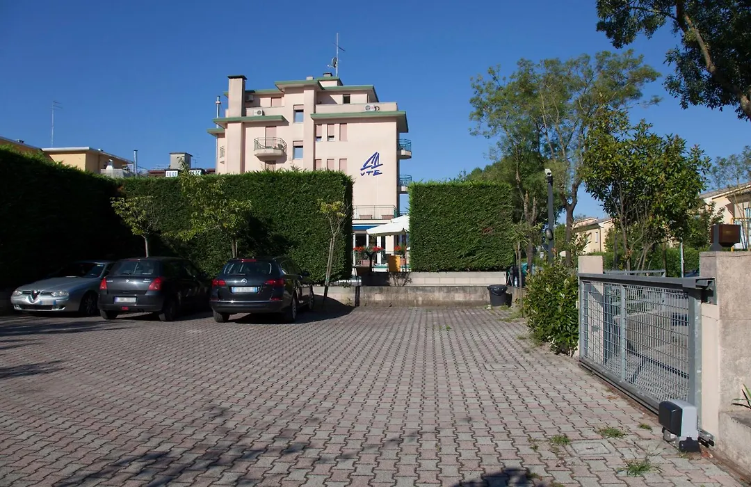 Ute Hotel-1