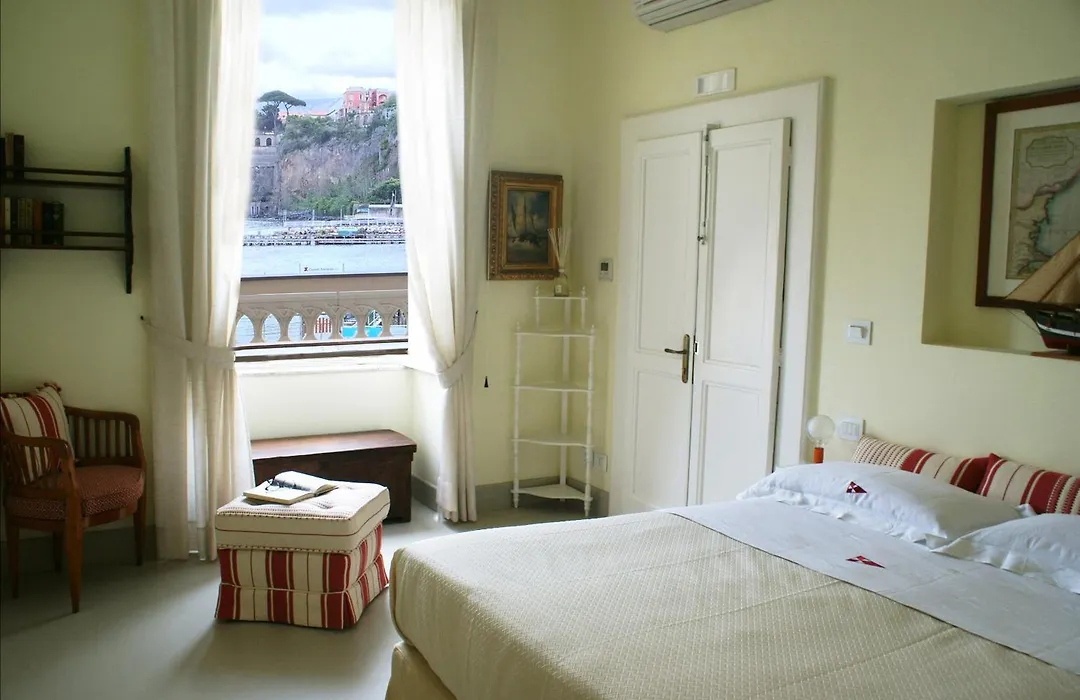 Yacht Club Capo Cervo Suites B&B-1