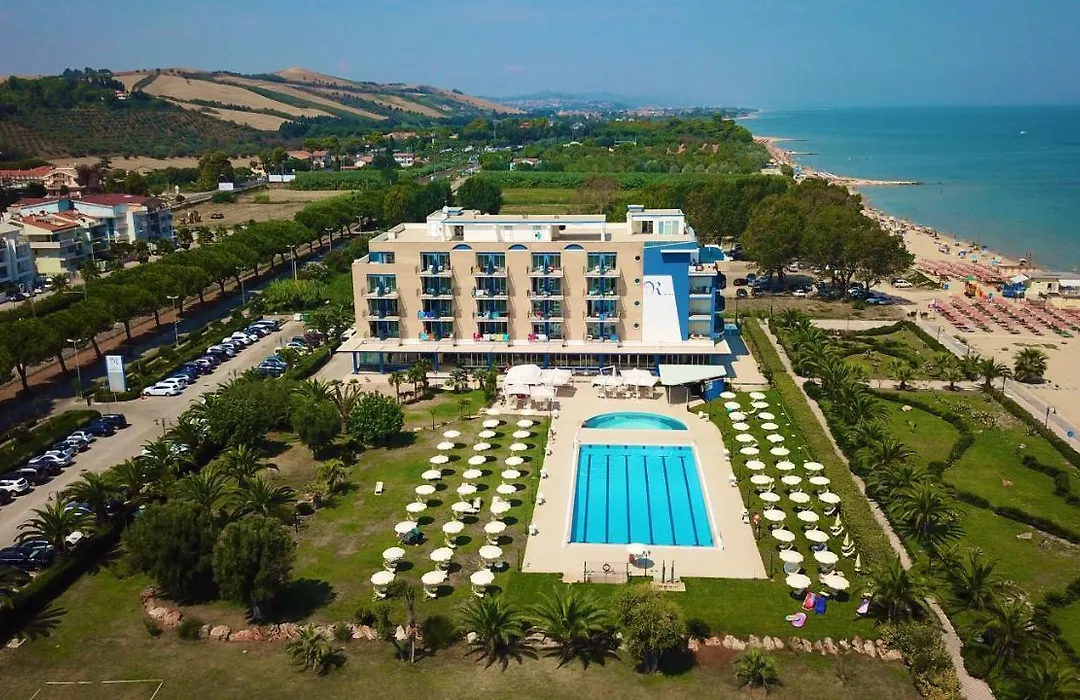 Roses Hotel-1