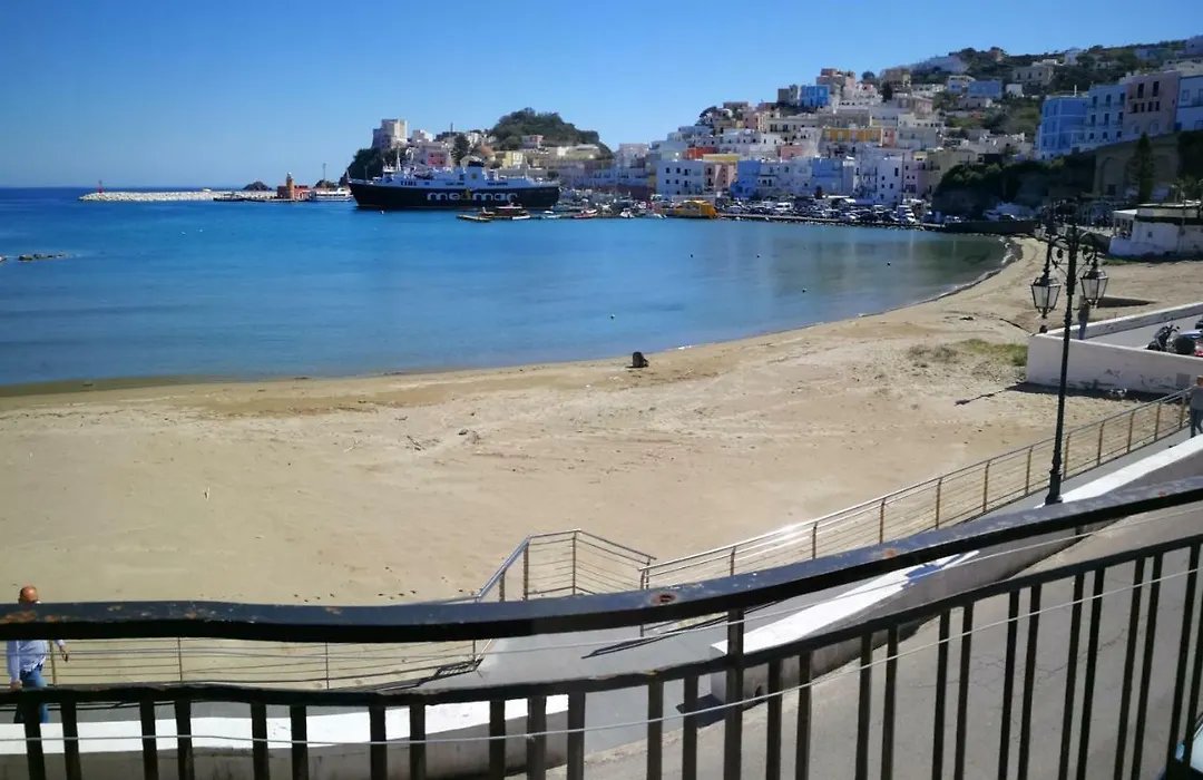 VisitPonza - Le Stanze Sulla Spiaggia-1