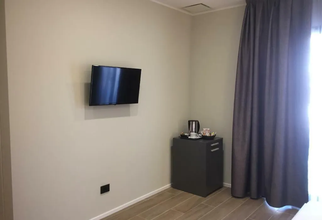 Roma Rooms-1