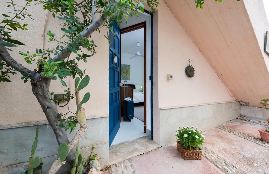B&B Villa Il Carrubo-1