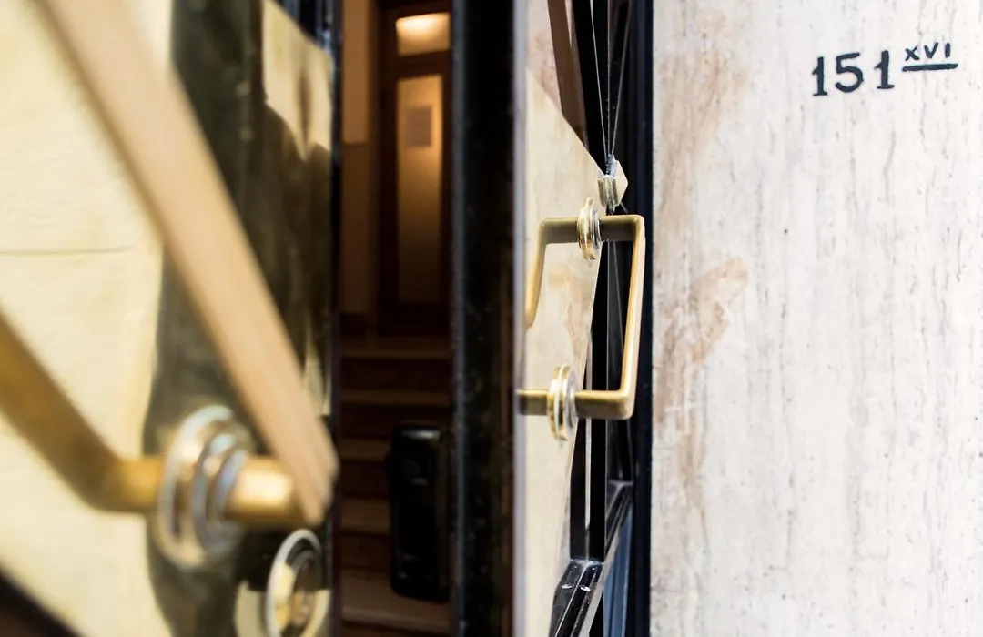 Interno 7, Tra La Fiera Ed Il Centro-1