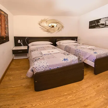 Central Bed 1-2