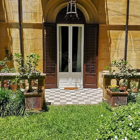 Garden Suite In Private Villa On Via Liberta-2
