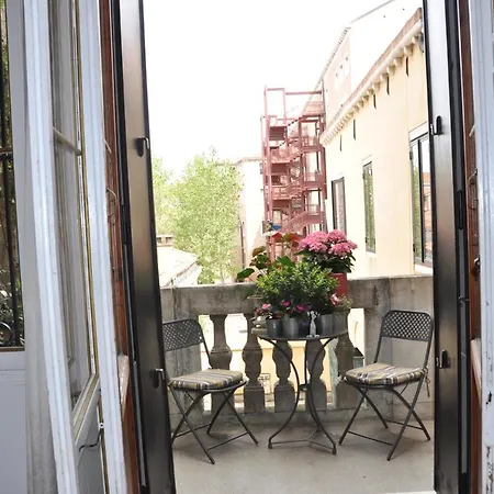La Chambre D'Ella-2